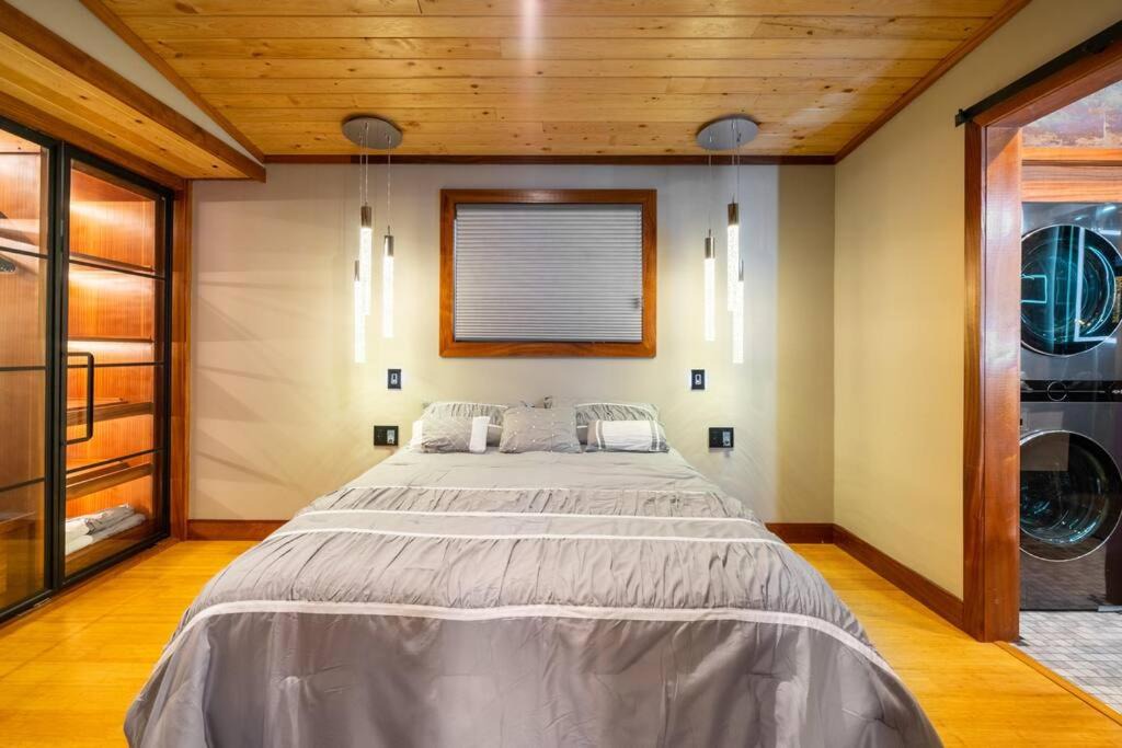 Photo of Bedroom in Sandy