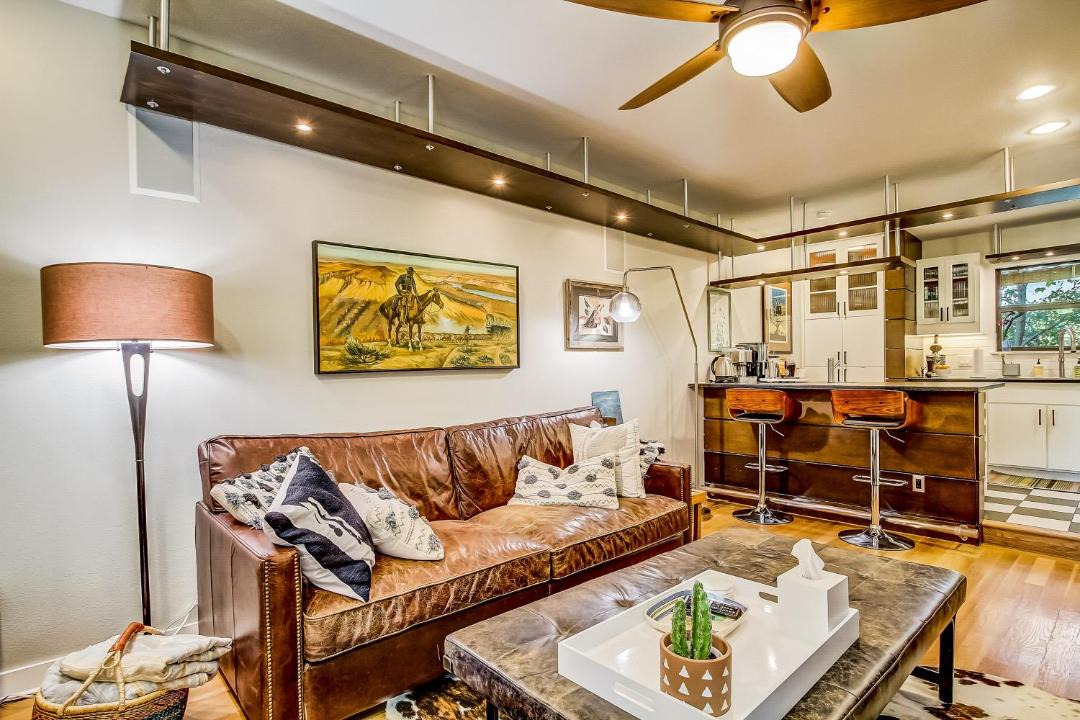 Photo of Livingroom in Greater South River City