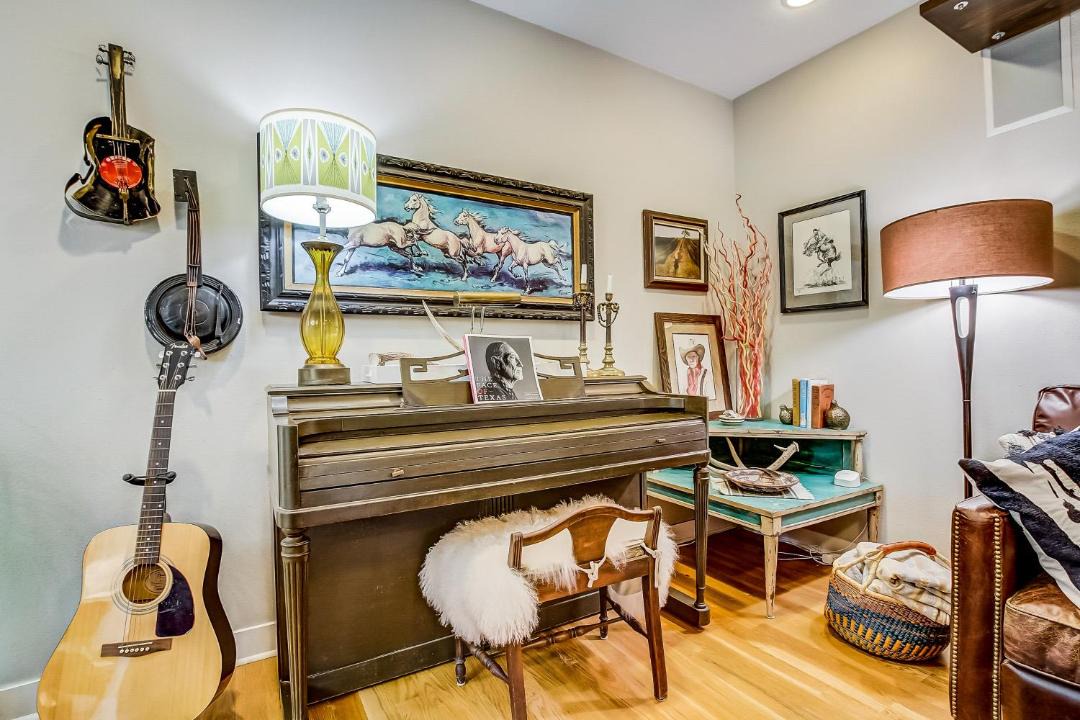 Photo of Livingroom in Greater South River City