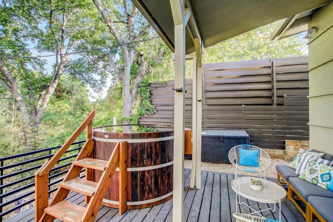 Photo of Patio Balcony in Greater South River City