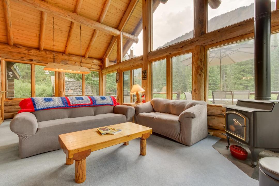 Photo of Livingroom in Cooke City-Silver Gate