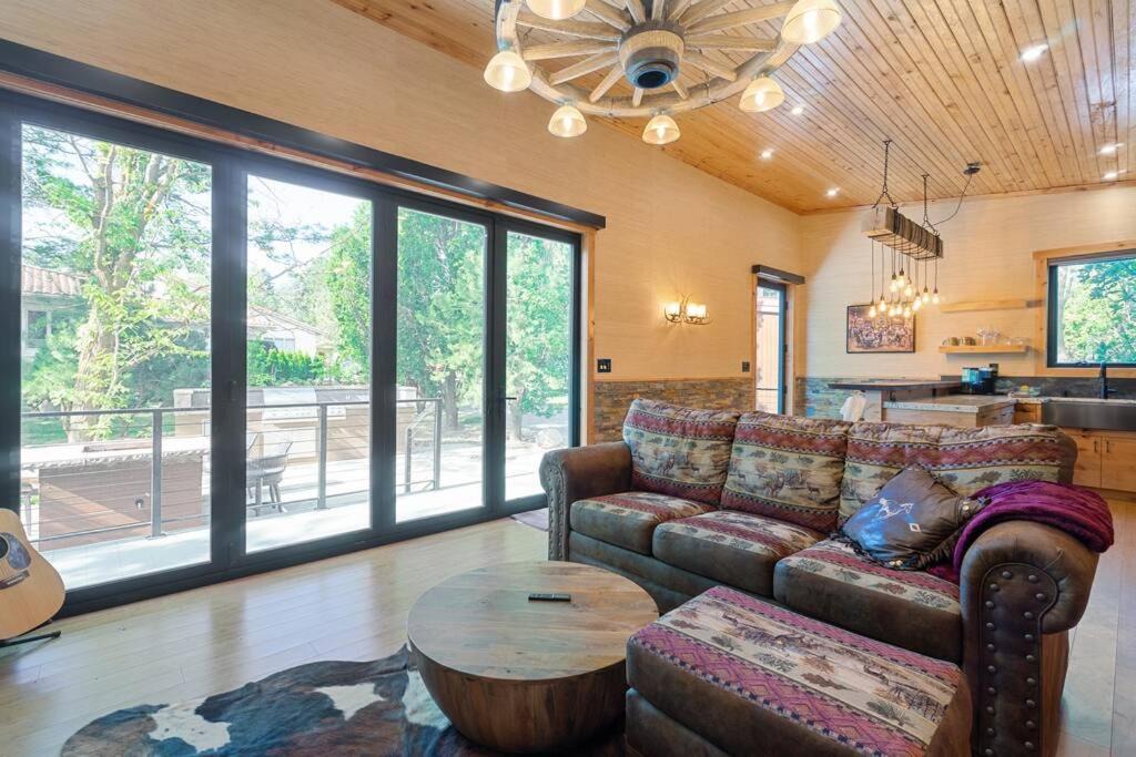 Photo of Livingroom in Sandy