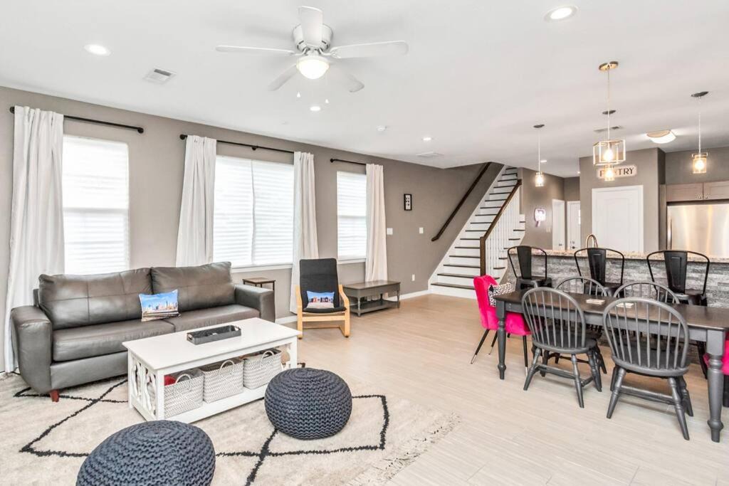 Photo of Livingroom in Northside