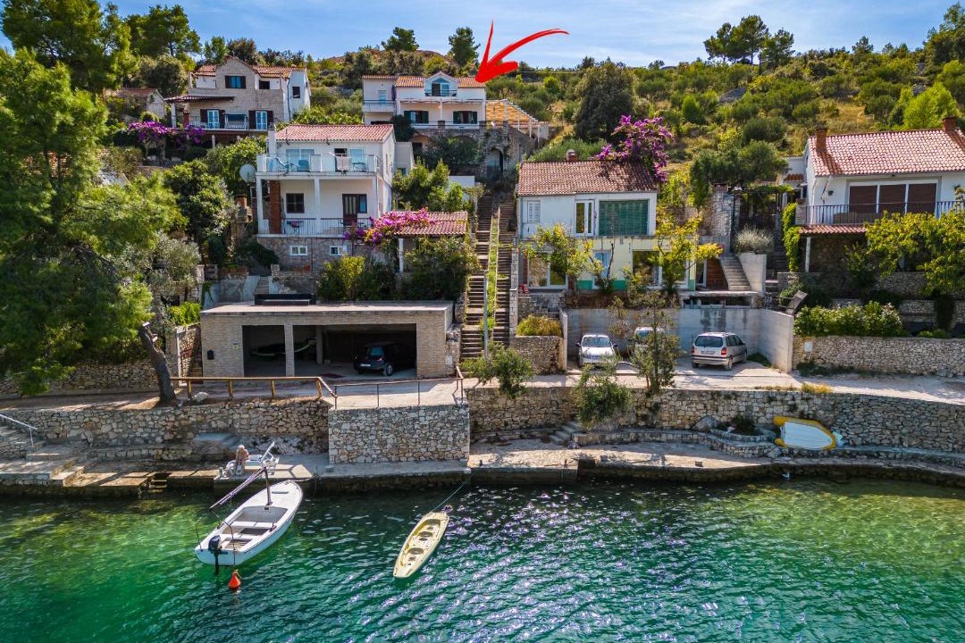 Photo of Others in Cove Makarac (Milna)