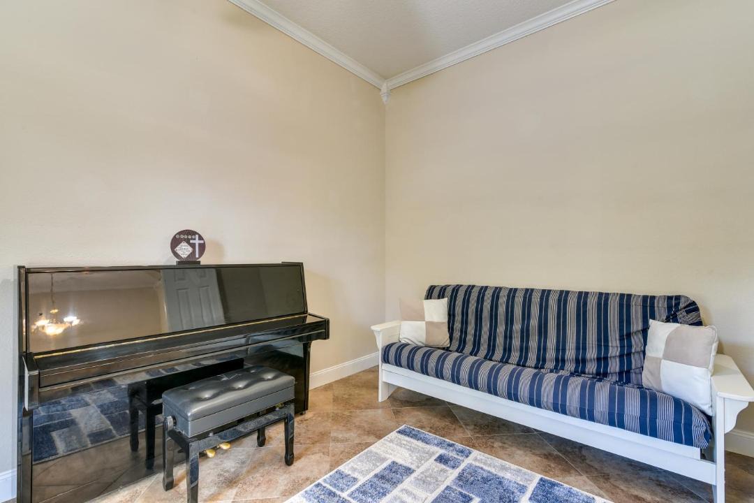 Photo of Livingroom in Hitchcock