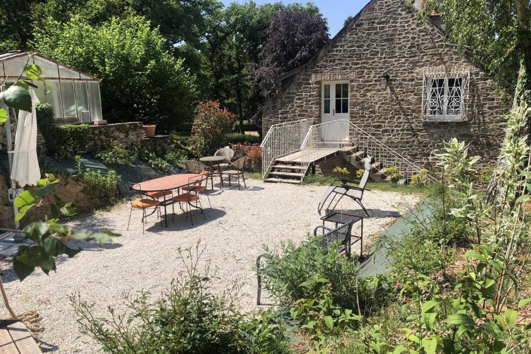 Photo of Buildings in Pont-et-Massene