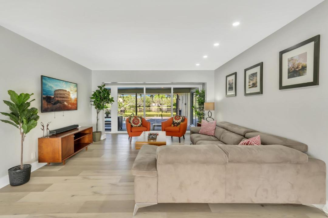 Photo of Livingroom in Weston