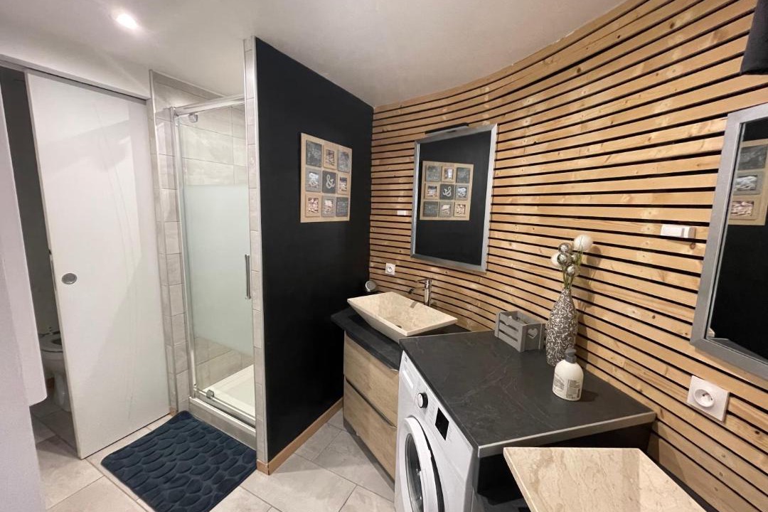 Photo of Bathroom in Luzenac