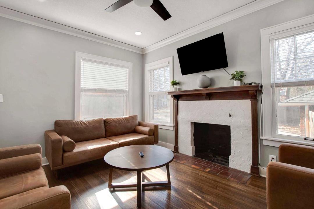 Photo of Livingroom in College Hill