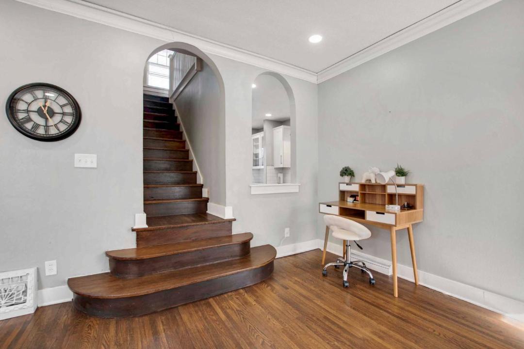 Photo of Livingroom in College Hill