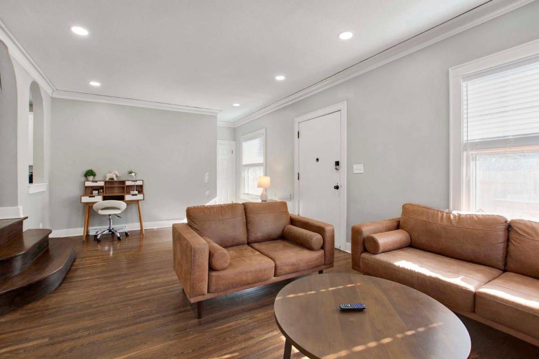 Photo of Livingroom in College Hill