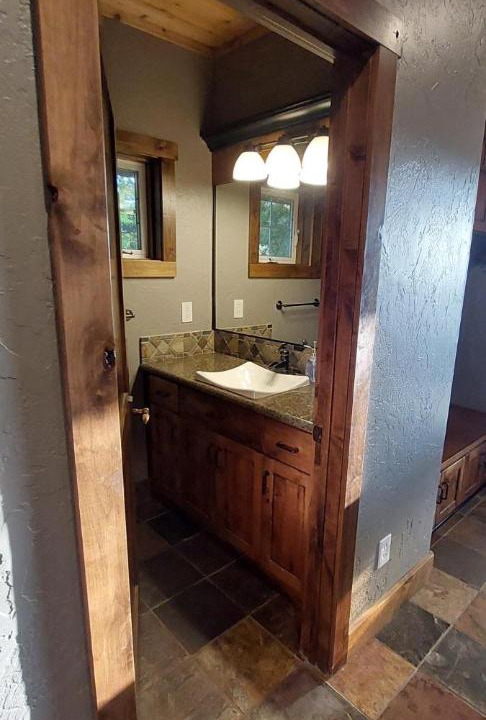 Photo of Others in Colbert