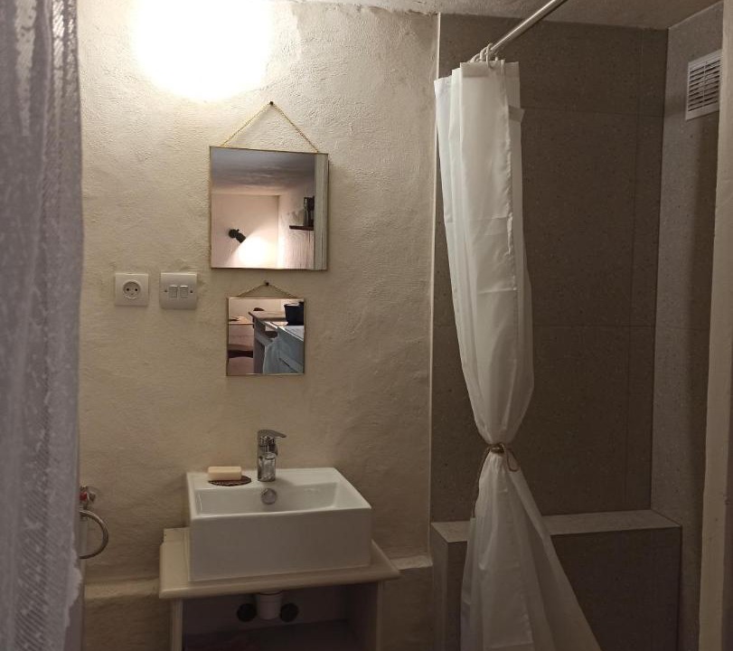 Photo of Bathroom in Voulx