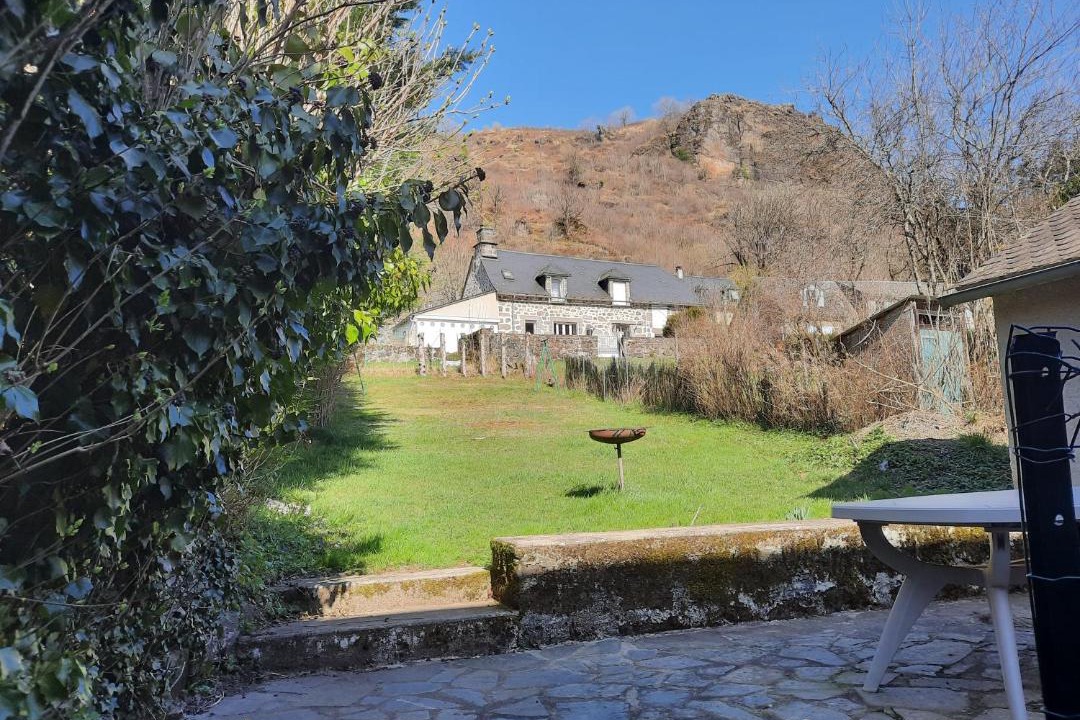 Photo of Buildings in Saint-Projet-de-Salers