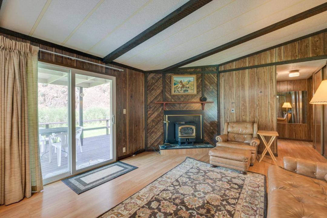 Photo of Livingroom in Salmon