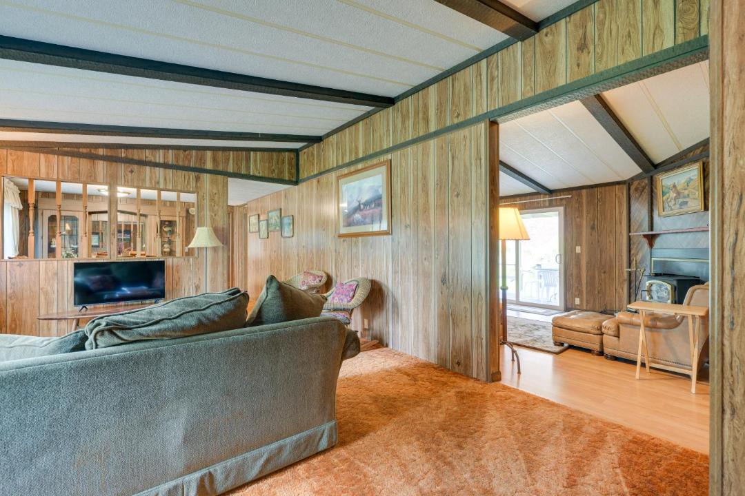 Photo of Livingroom in Salmon