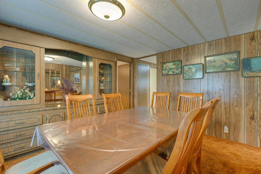 Photo of Livingroom in Salmon