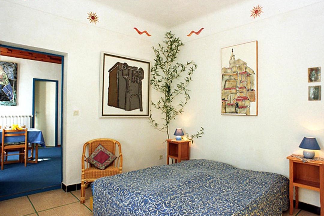 Photo of Others in Noves