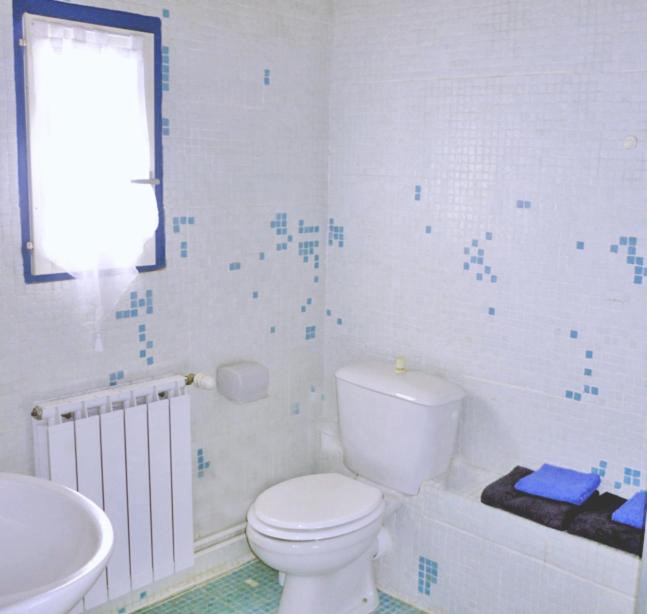 Photo of Others in Noves