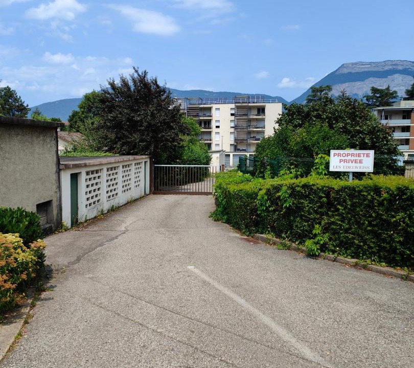 Photo of Buildings in Gieres