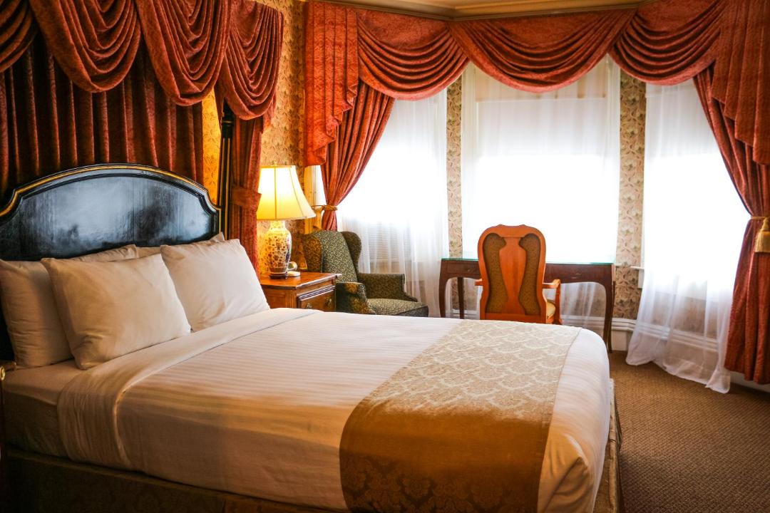 Photo of Bedroom in Lower Pacific Heights