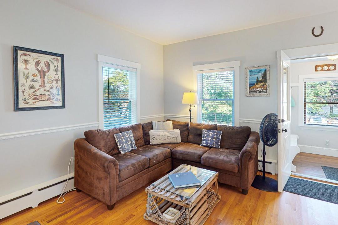 Photo of Livingroom in Hall Quarry