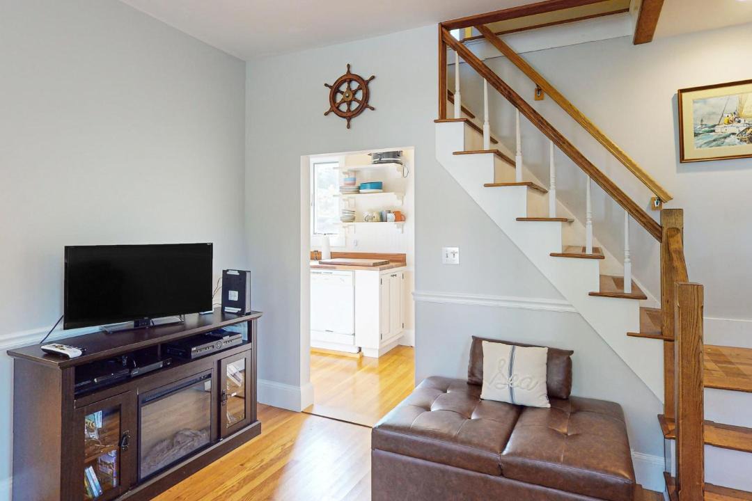 Photo of Livingroom in Hall Quarry