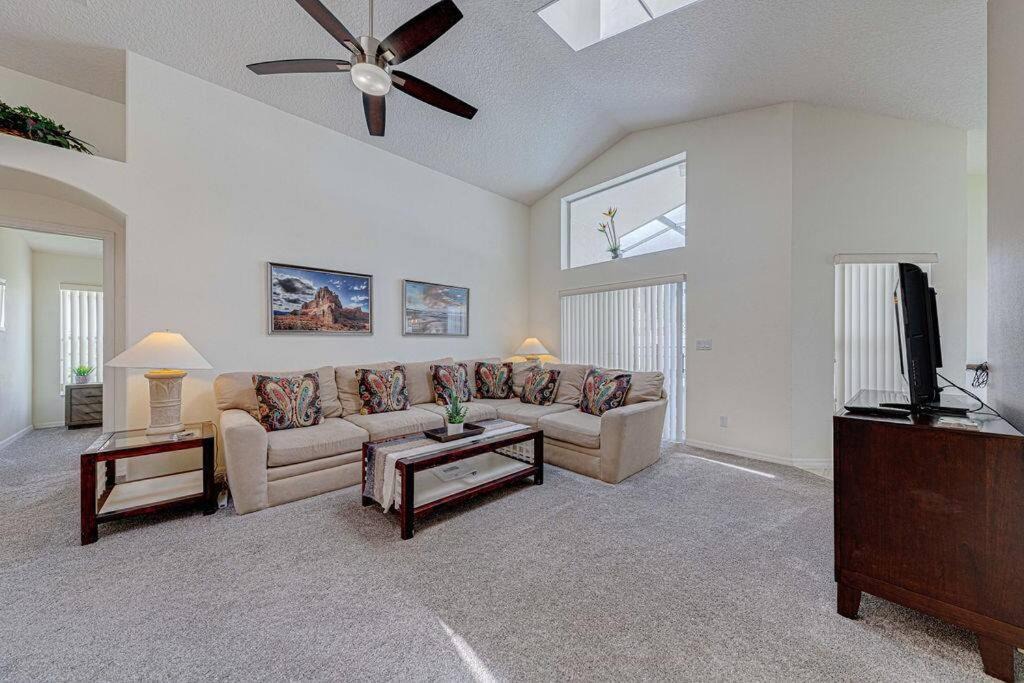 Photo of Livingroom in Orange Tree
