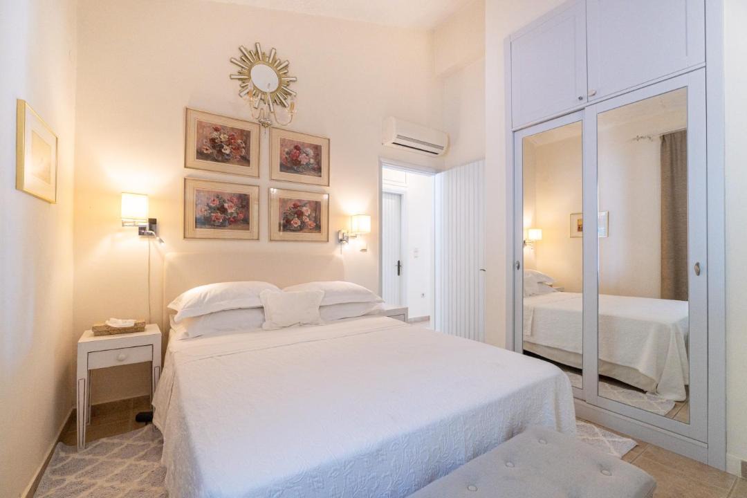 Photo of Bedroom in Petaleia