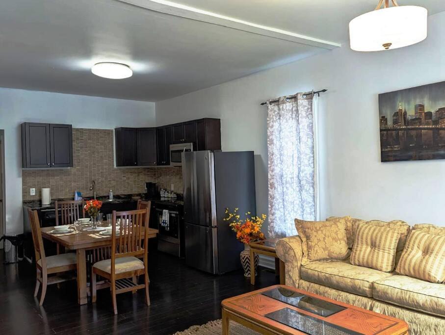 Photo of Livingroom in Chatham-Kent