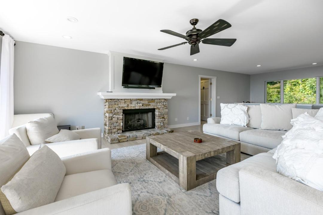 Photo of Livingroom in Saluda