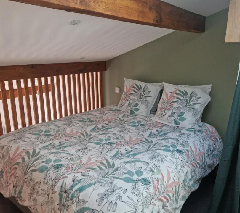 Photo of Bedroom in Chanos-Curson