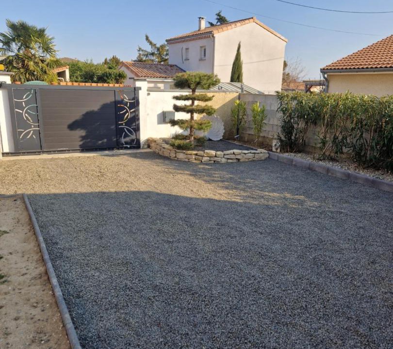 Photo of Buildings in Chanos-Curson