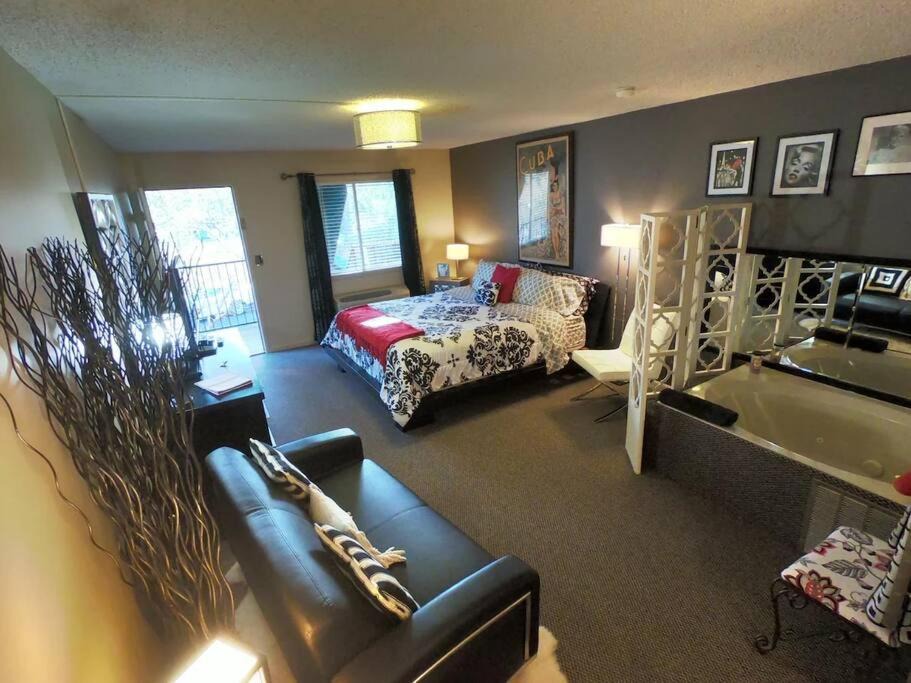 Photo of Livingroom in Eureka Springs Historic District