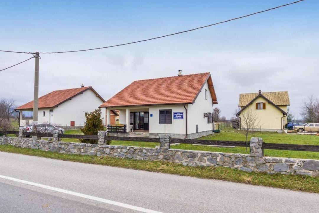 Photo of Buildings in Lovinac