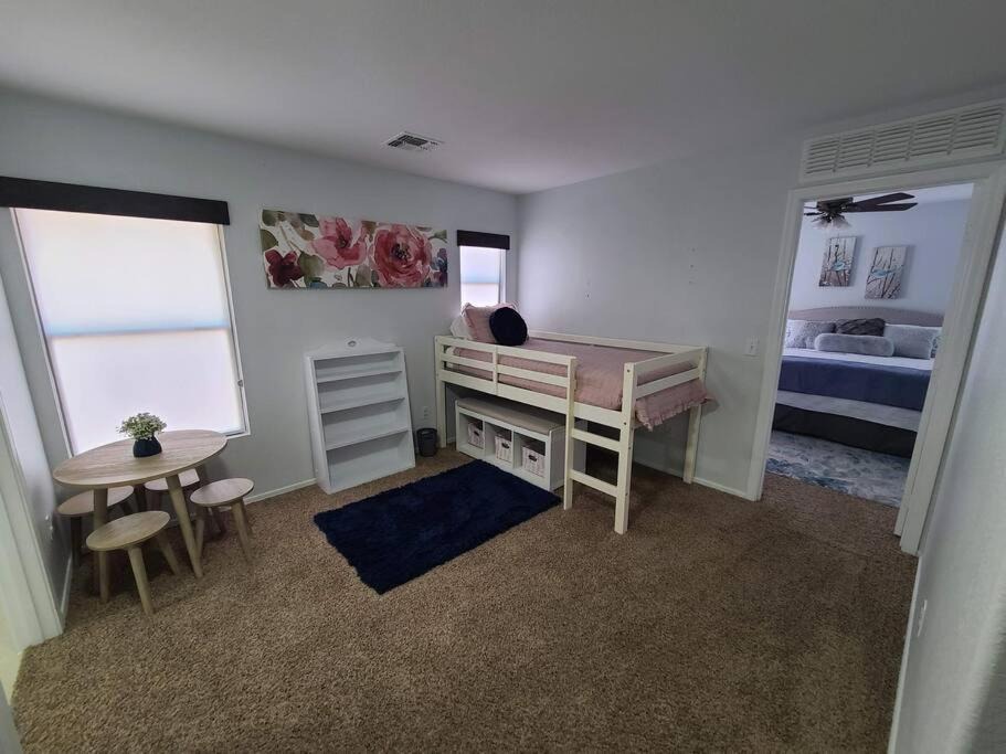 Photo of Livingroom in East Mesa