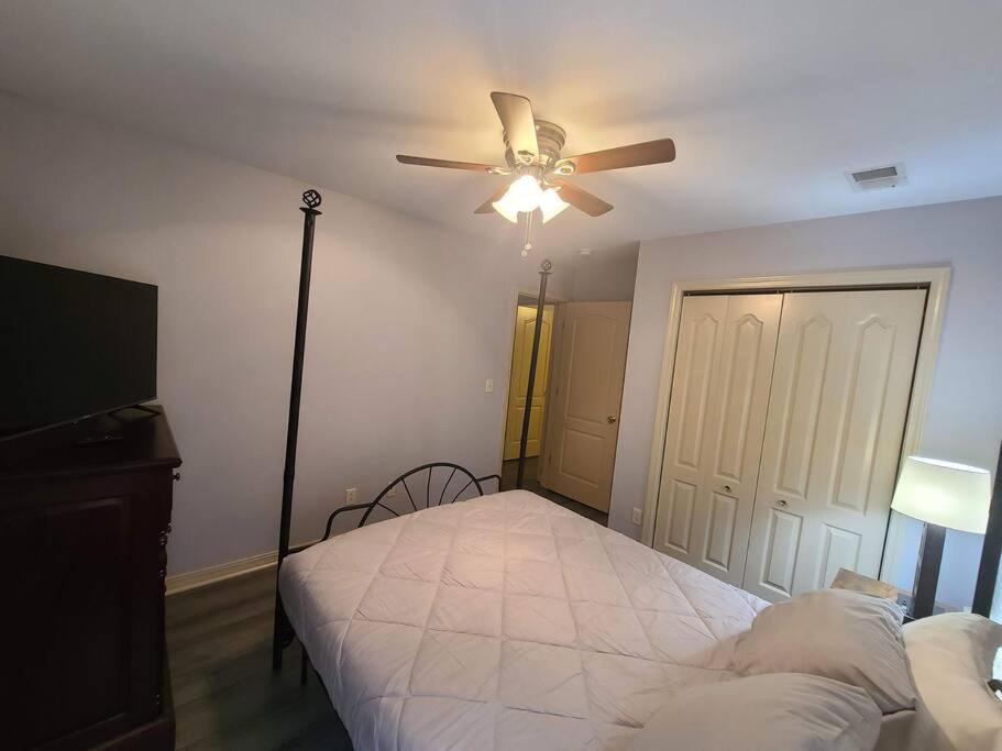 Photo of Bedroom in Branson Theater District