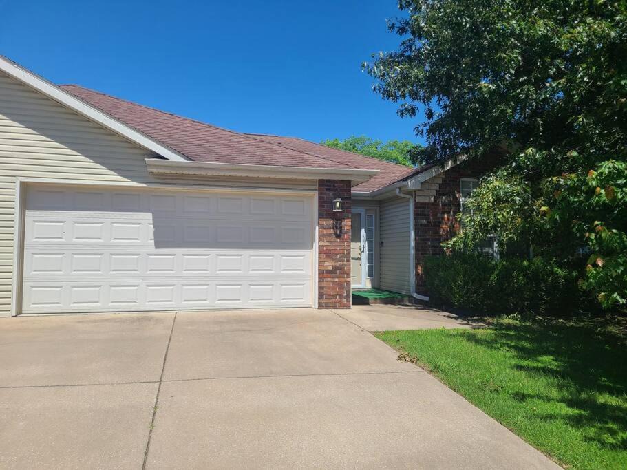 Photo of Buildings in Branson Theater District