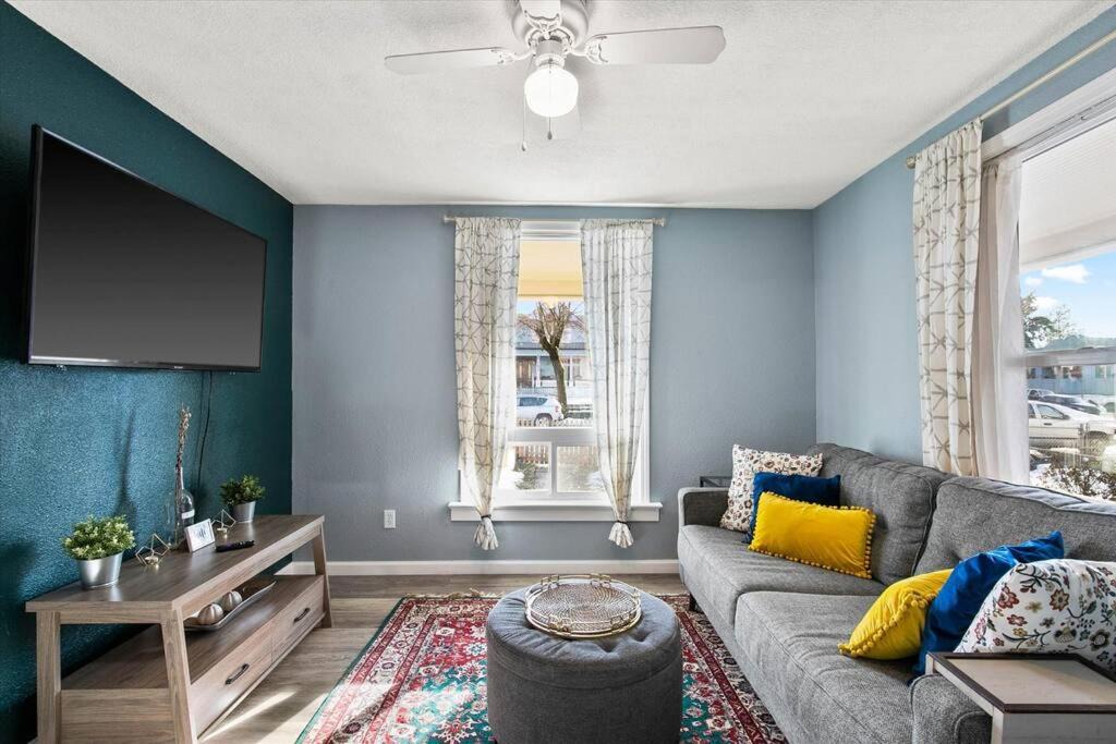 Photo of Livingroom in West Central