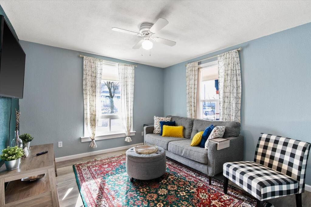 Photo of Livingroom in West Central