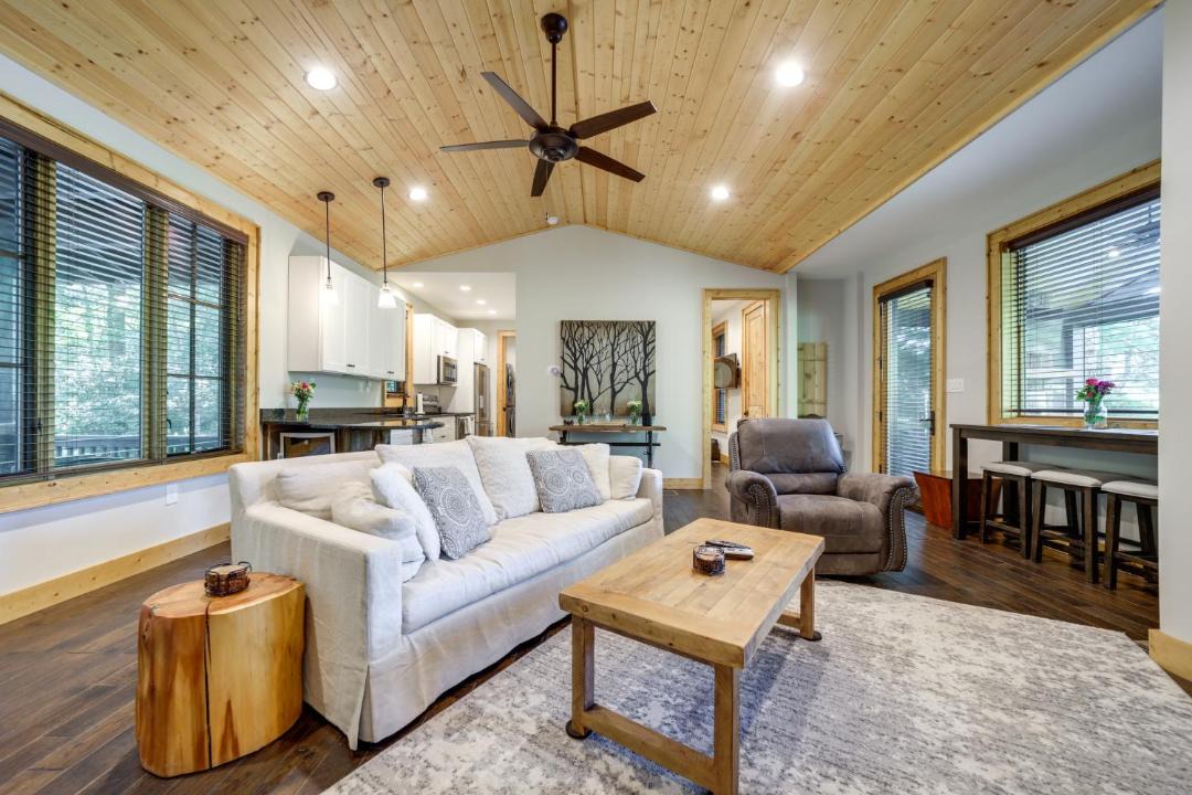 Photo of Livingroom in Glenville