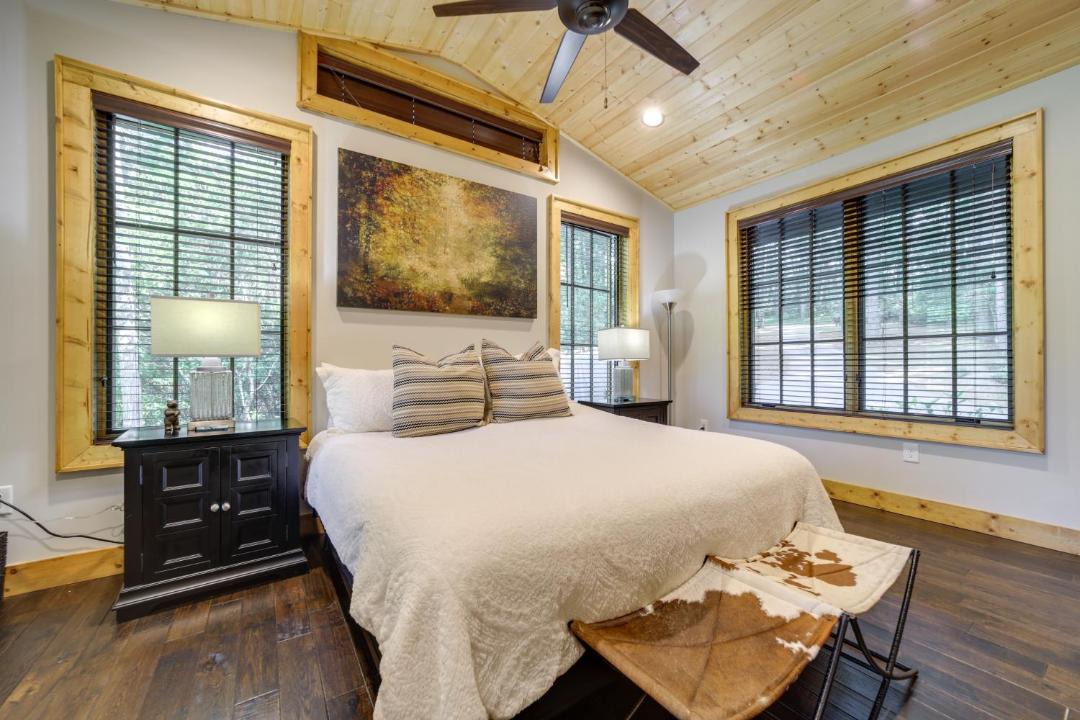 Photo of Bedroom in Glenville
