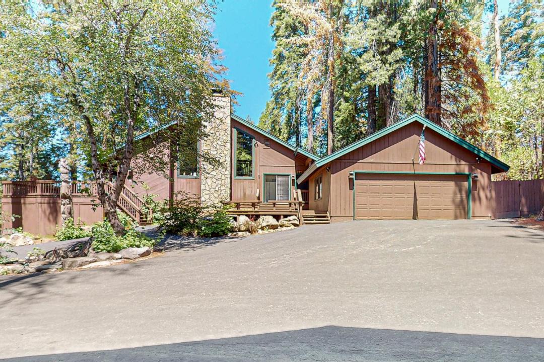 Photo of Buildings in Shaver Lake