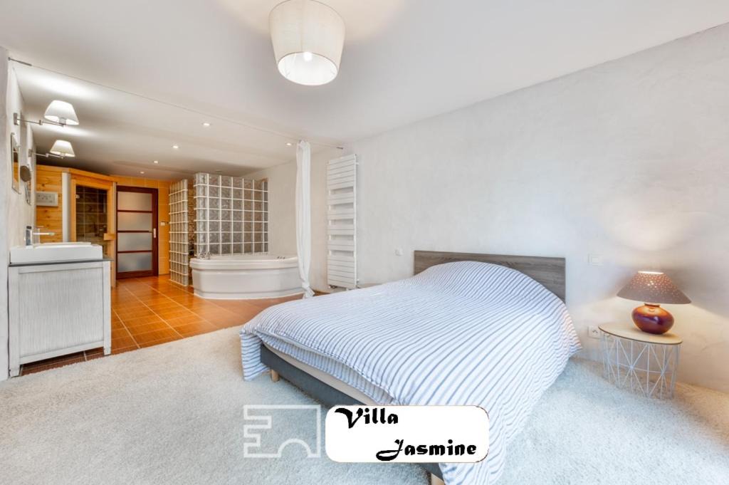 Photo of Bedroom in Saint-Meen-le-Grand