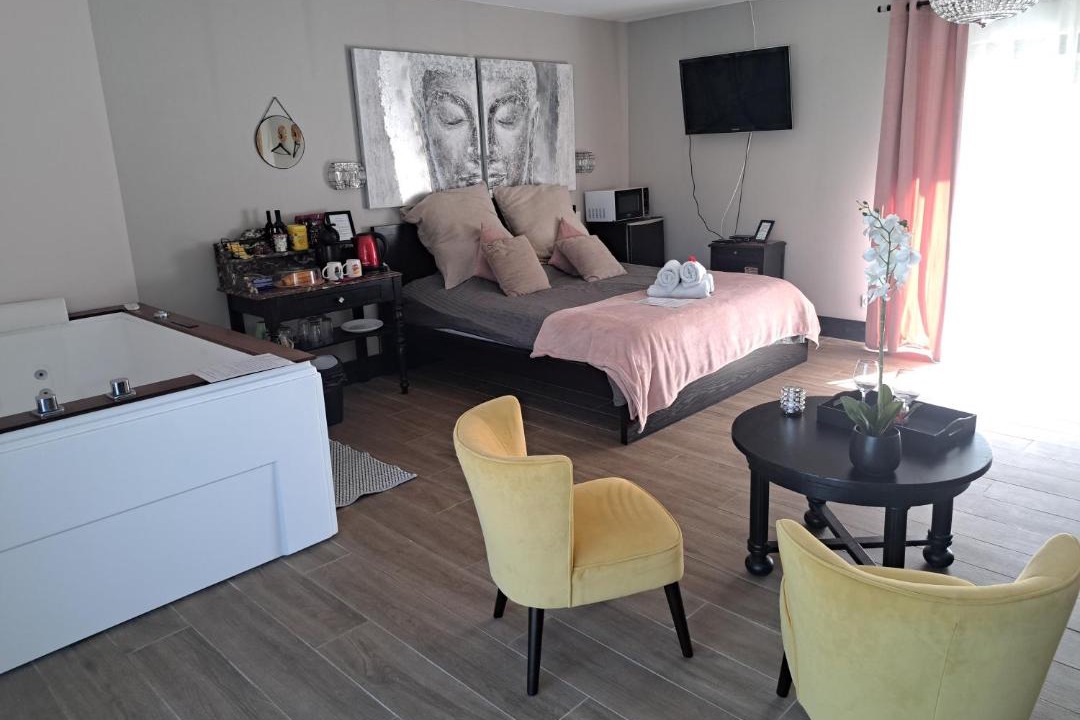 Photo of Others in Le Barp