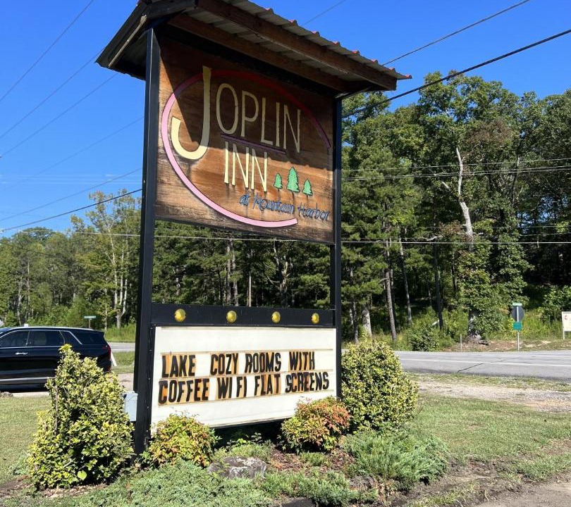 Photo of Buildings in Mount Ida