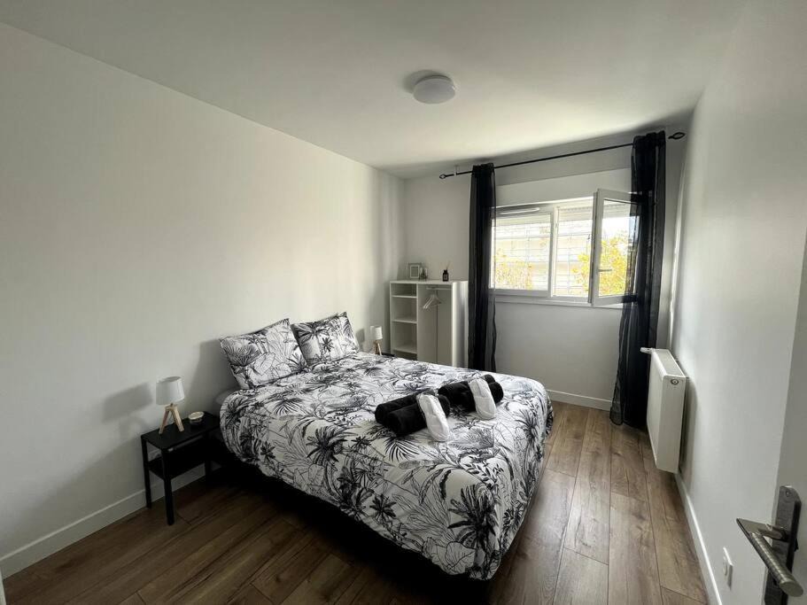 Photo of Bedroom in Mantes-la-Jolie