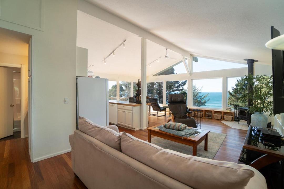 Photo of Livingroom in Otter Rock