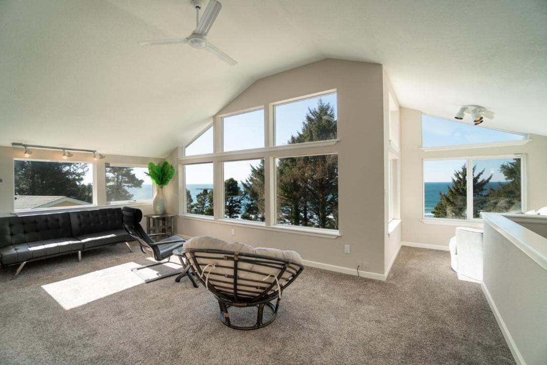 Photo of Livingroom in Otter Rock