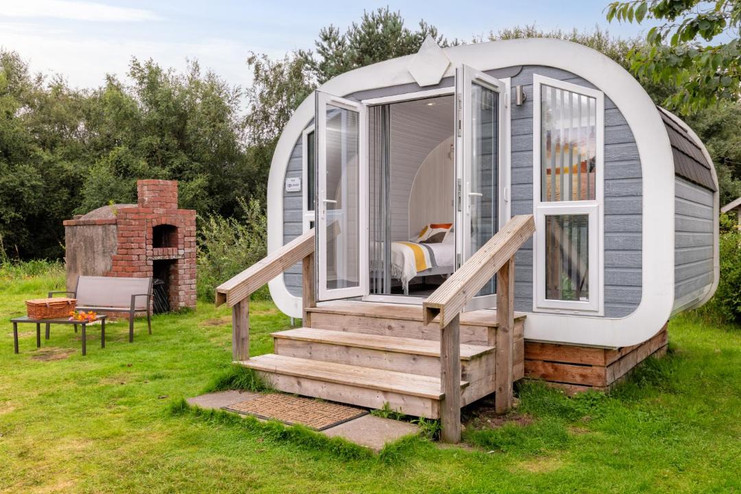 Photo of Others in Annan